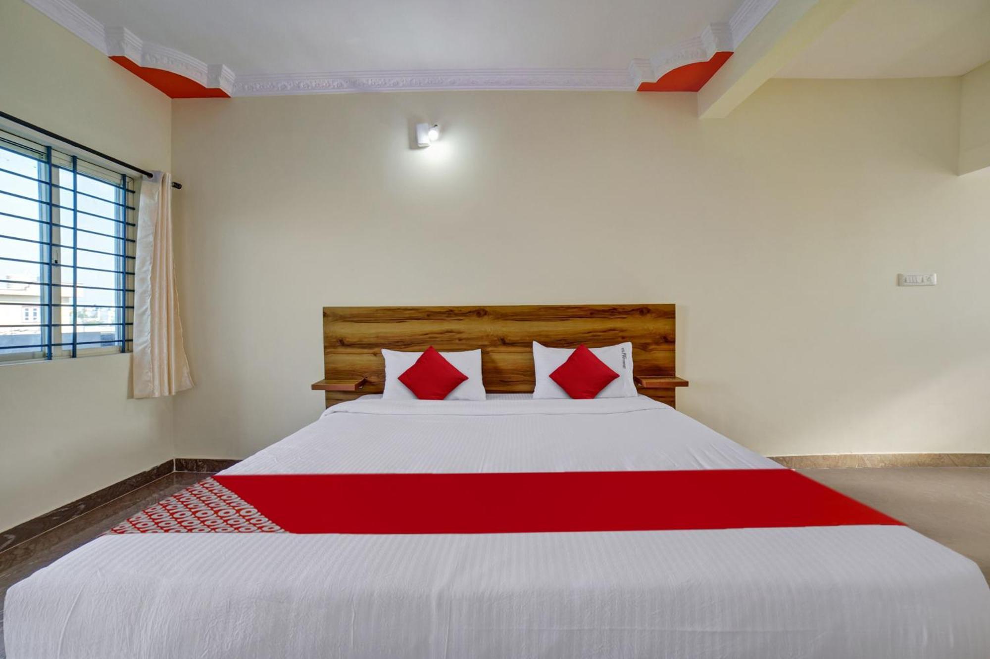 Oyo Hotel Pvg Comfort Chik Bānavar 外观 照片